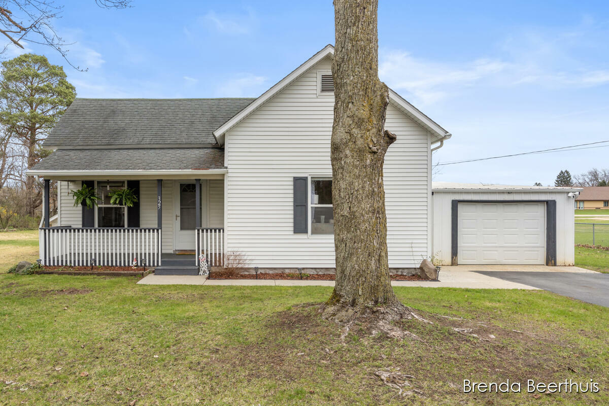 Property Photo: 325 Cedar Street MI 49329