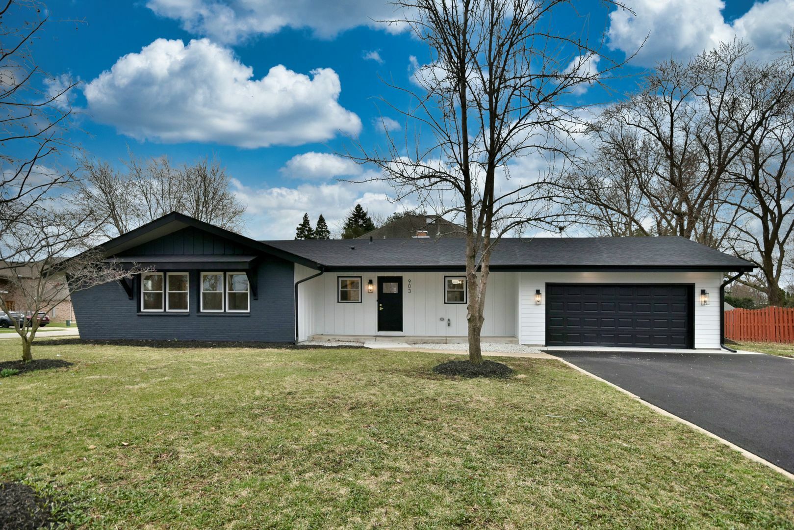 Property Photo: 903 Jarvis Avenue IL 60018