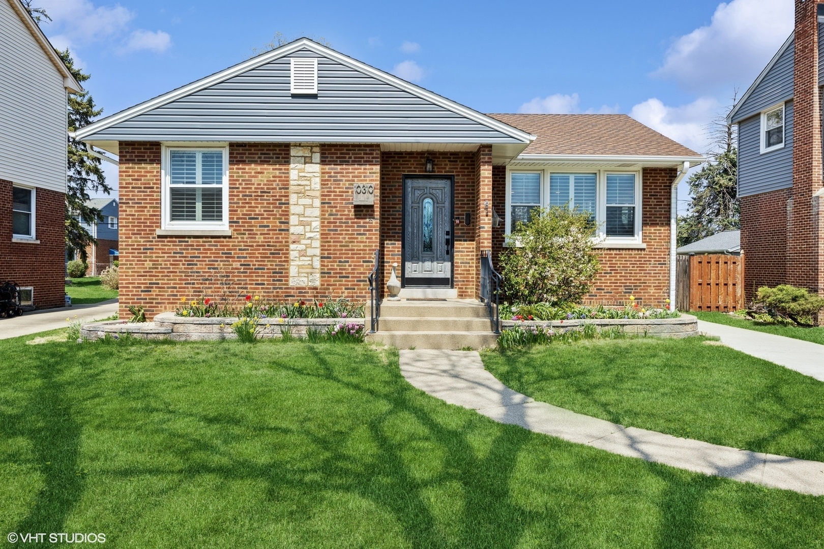 Property Photo: 10310 Oxford Street IL 60154