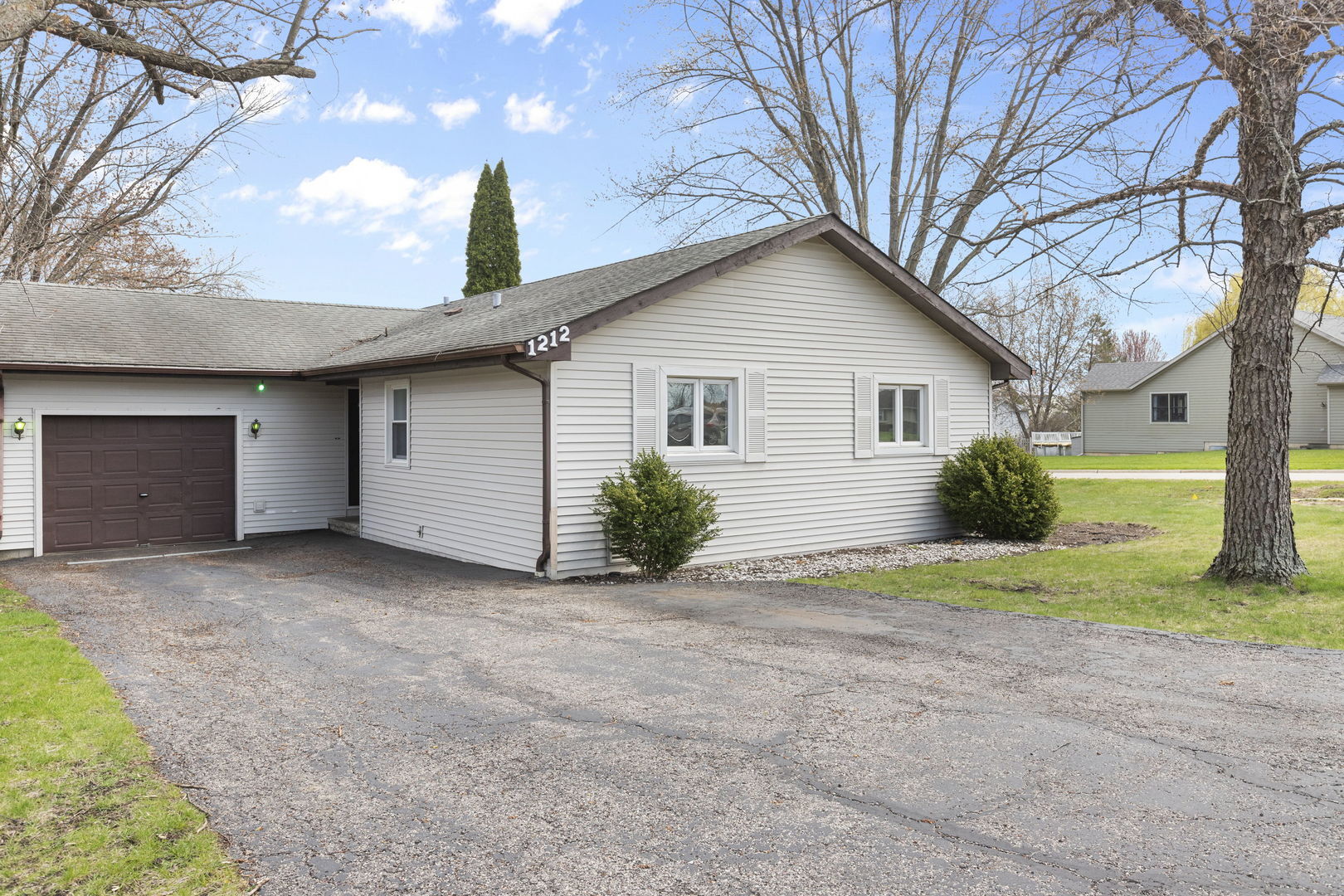1212 Hilltop Boulevard  McHenry IL 60050 photo
