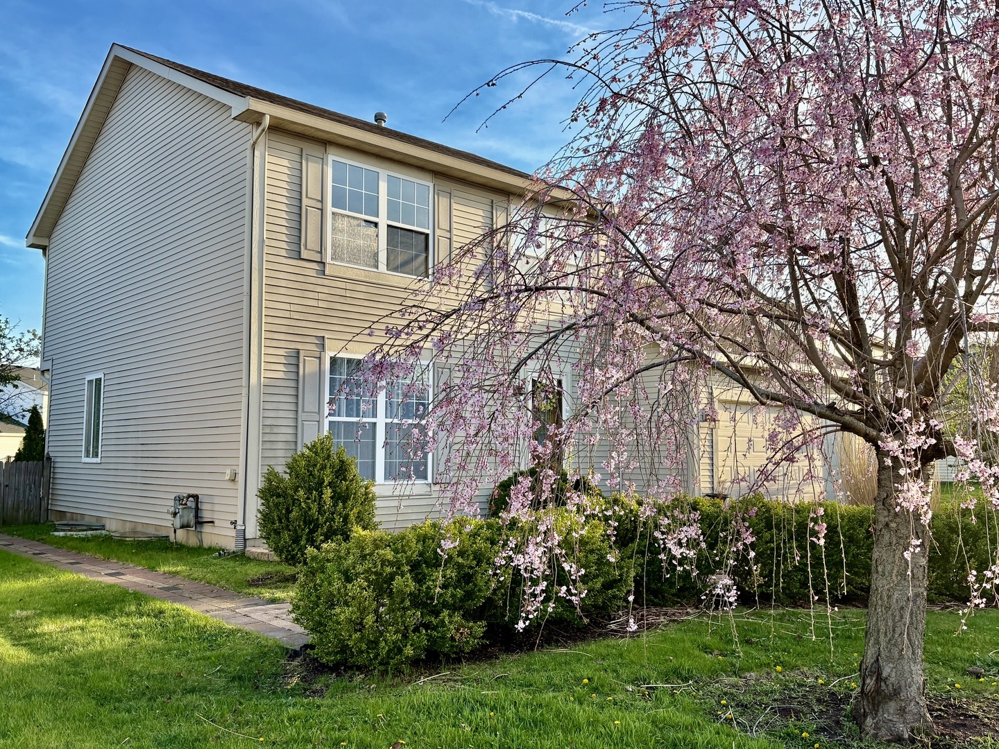 Property Photo: 2121 Kathleen Circle IL 60538
