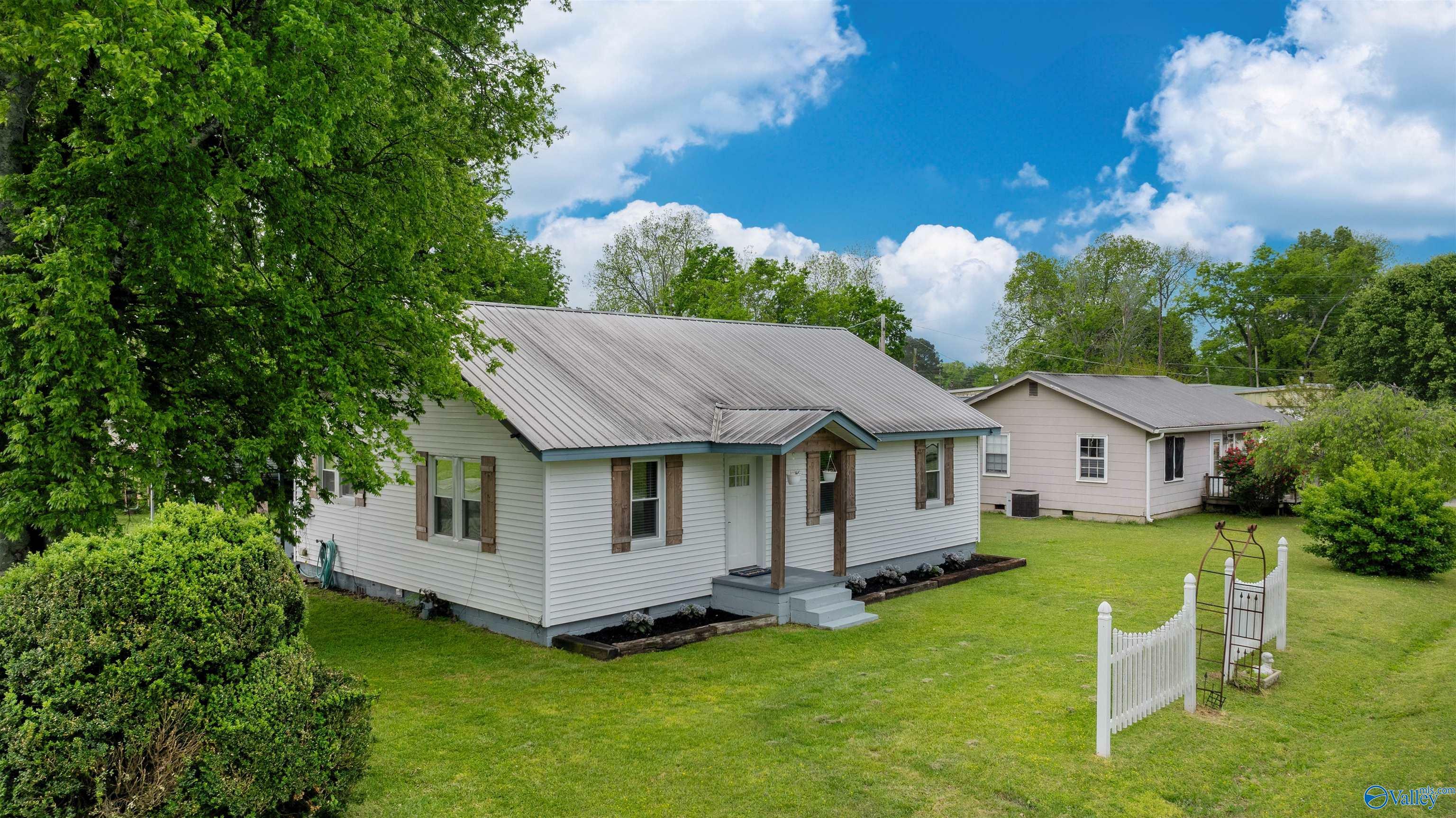 Property Photo: 302 Nebraska Avenue AL 35772