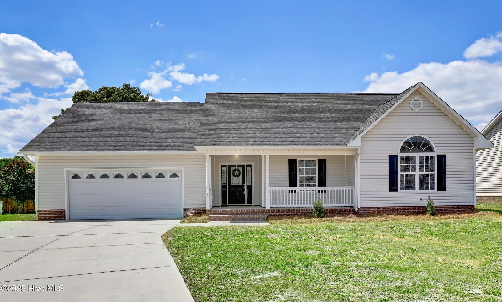Property Photo:  302 Ivy Brook Court  NC 28574 