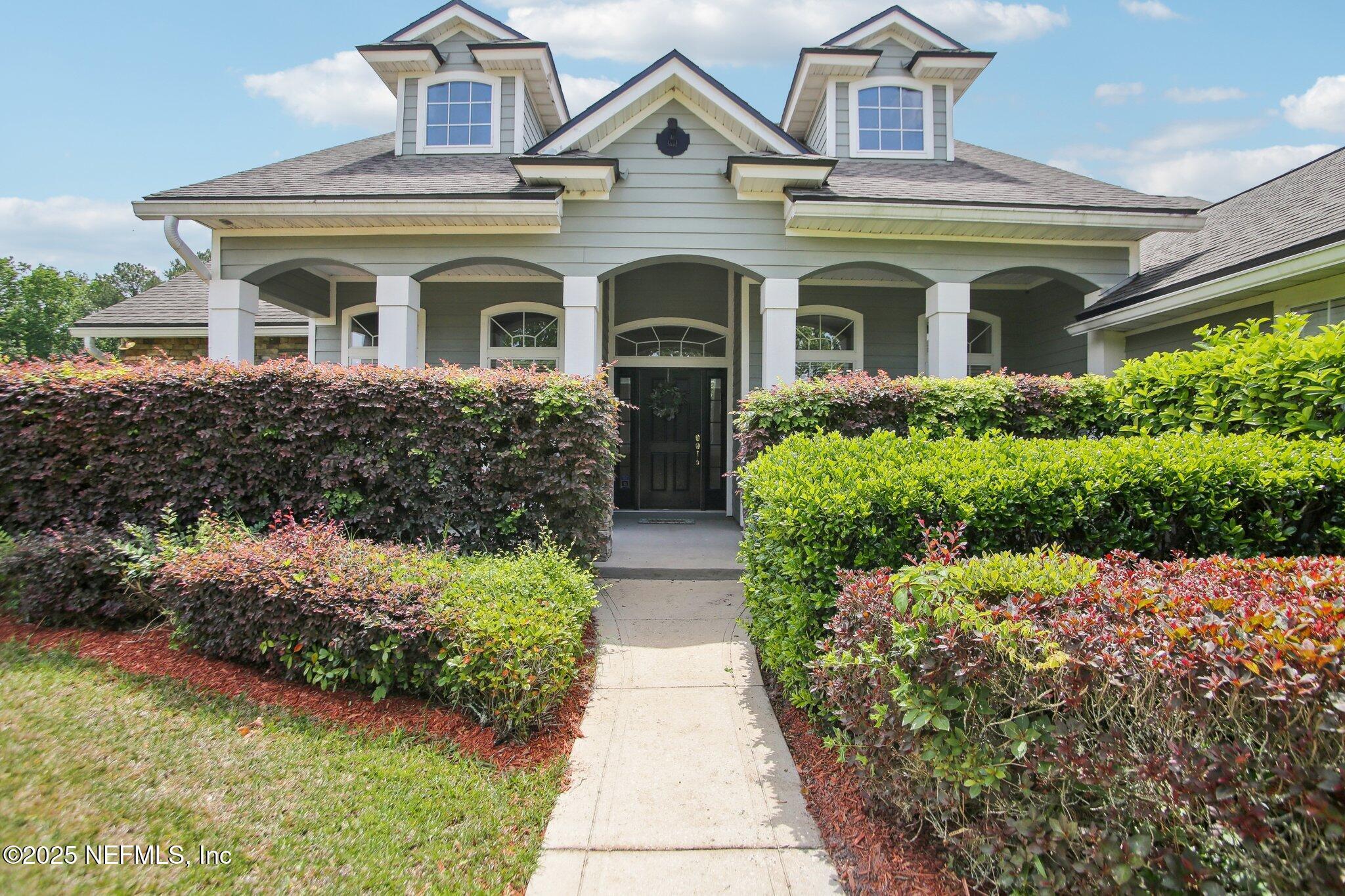 Property Photo: 8152 Sierra Oaks Boulevard FL 32219