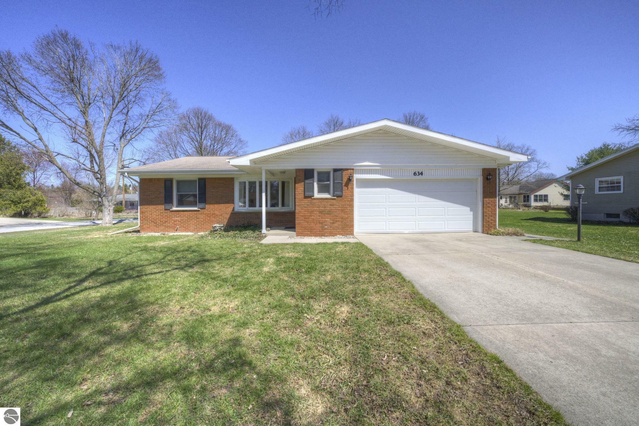 634 Sheridan Road  Traverse City MI 49686 photo