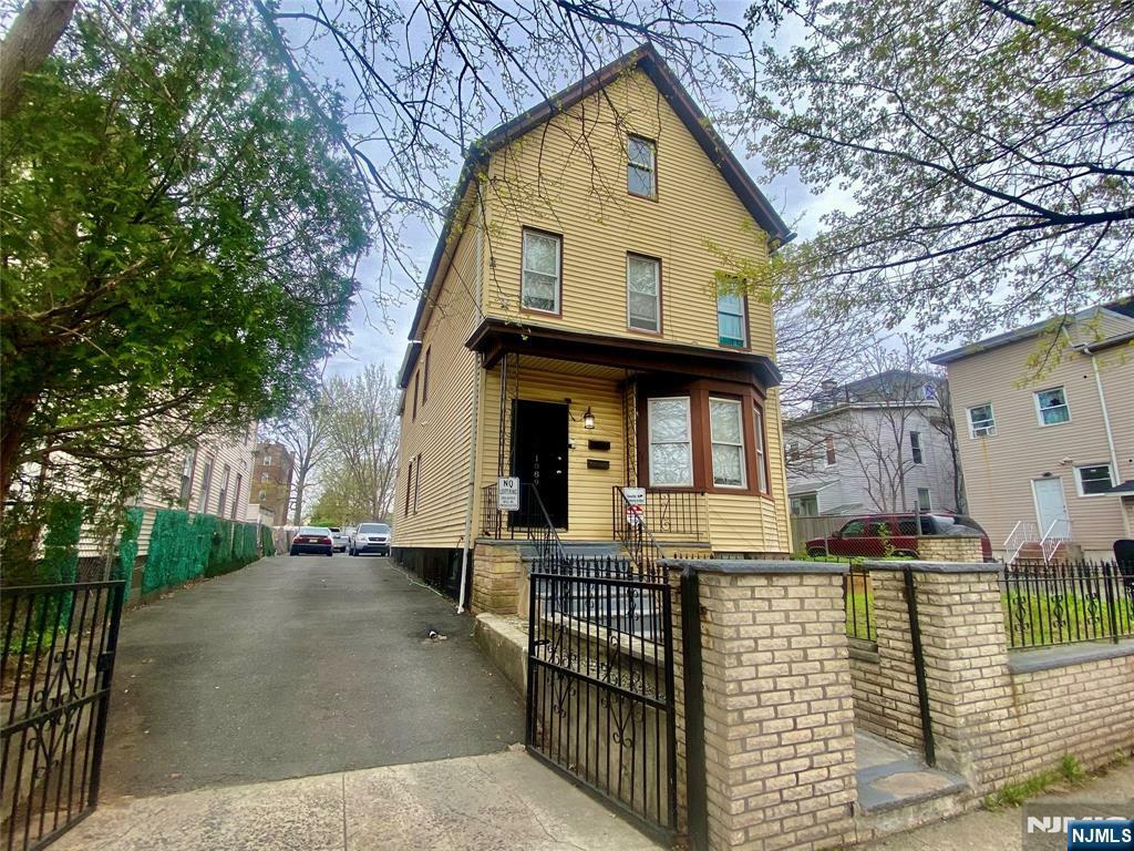 Property Photo:  1089 Anna Street  NJ 07201 