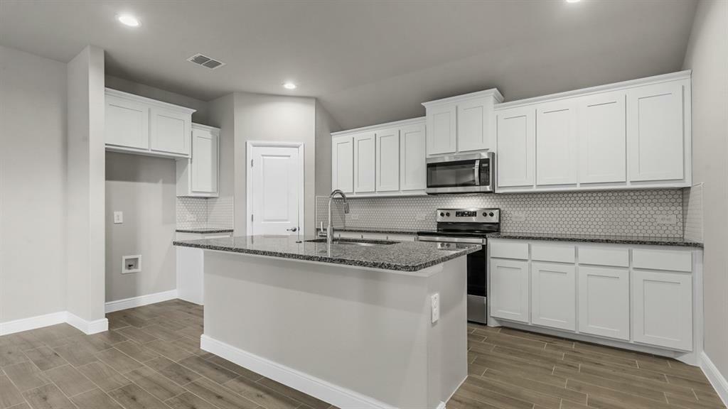 Property Photo: 1304 Honey Creek Drive TX 75115
