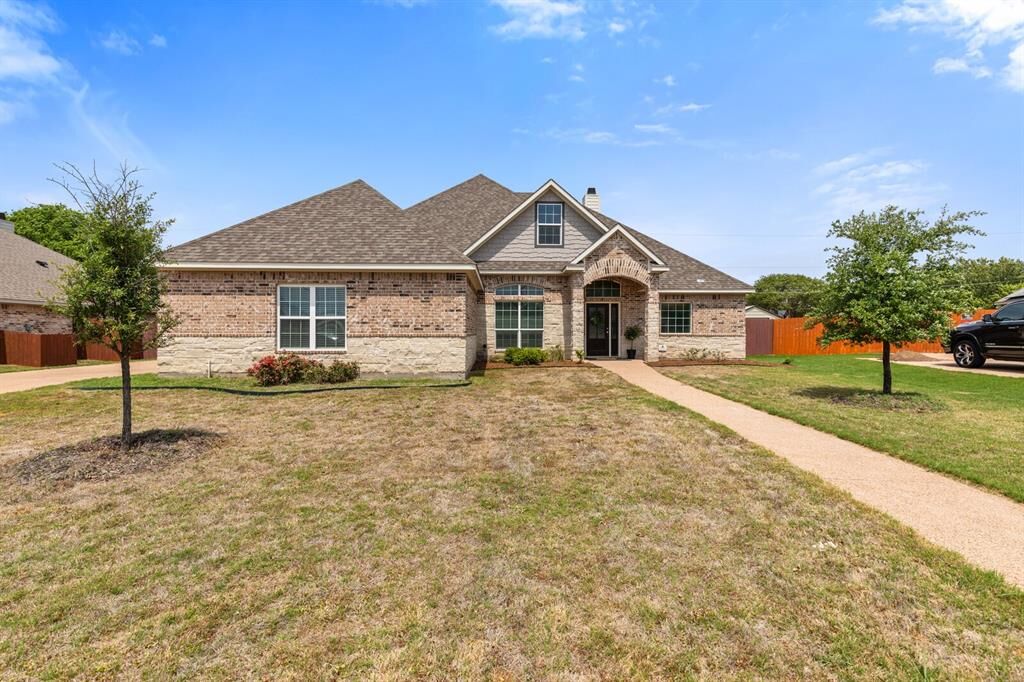 Property Photo:  805 Day Star  TX 76643