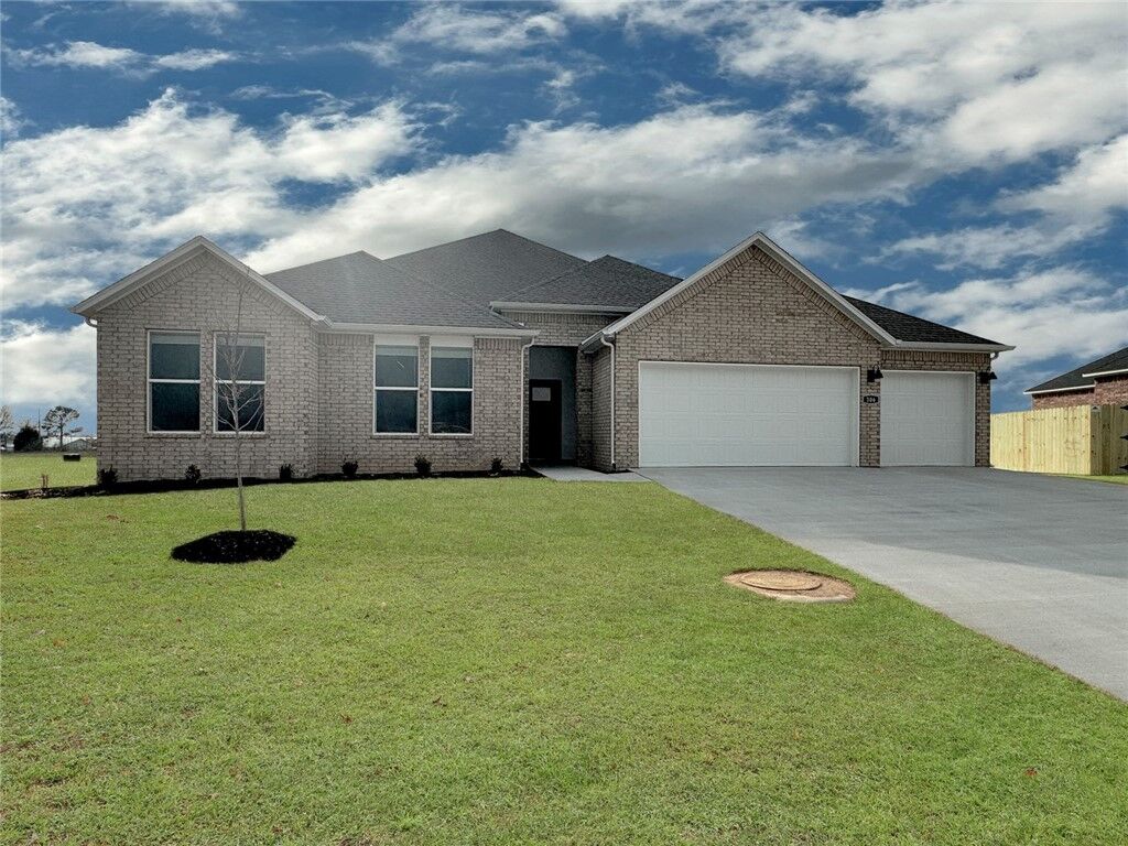 Property Photo:  7001 E Sugarloaf Street  AR 72761 