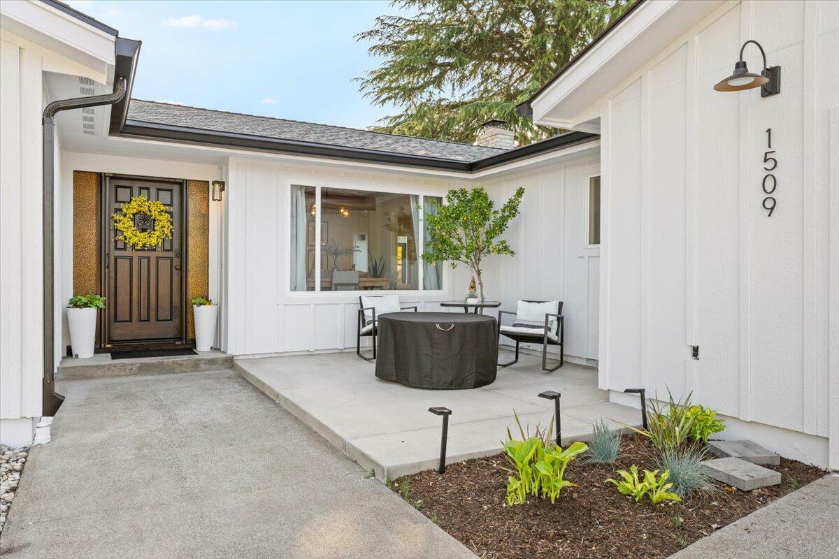 Property Photo: 1509 N Keene Way Drive OR 97504