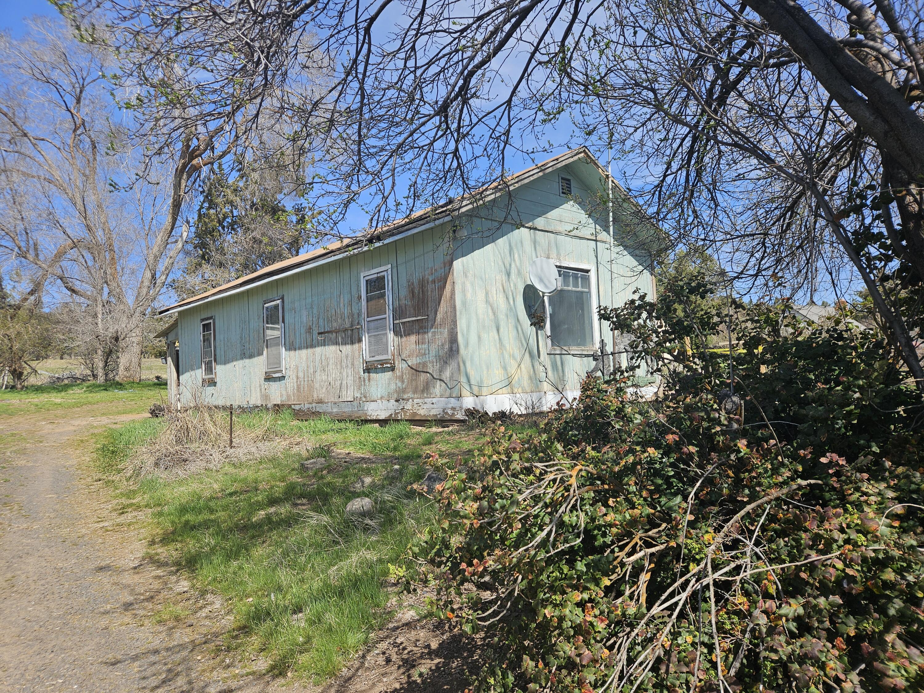 Property Photo: 8165 Highway 66 OR 97601