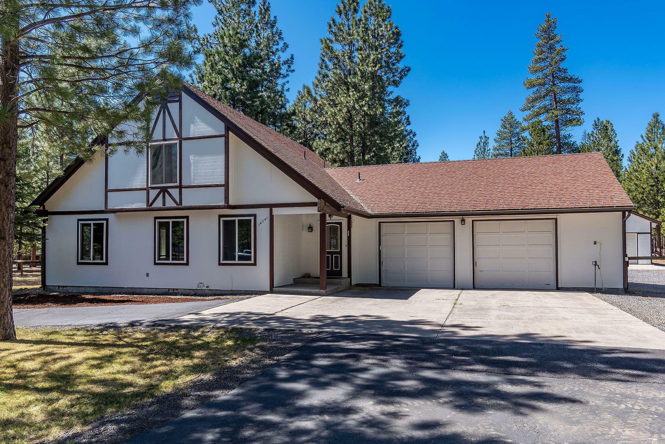 Property Photo: 14741 N Sugar Pine Way OR 97739