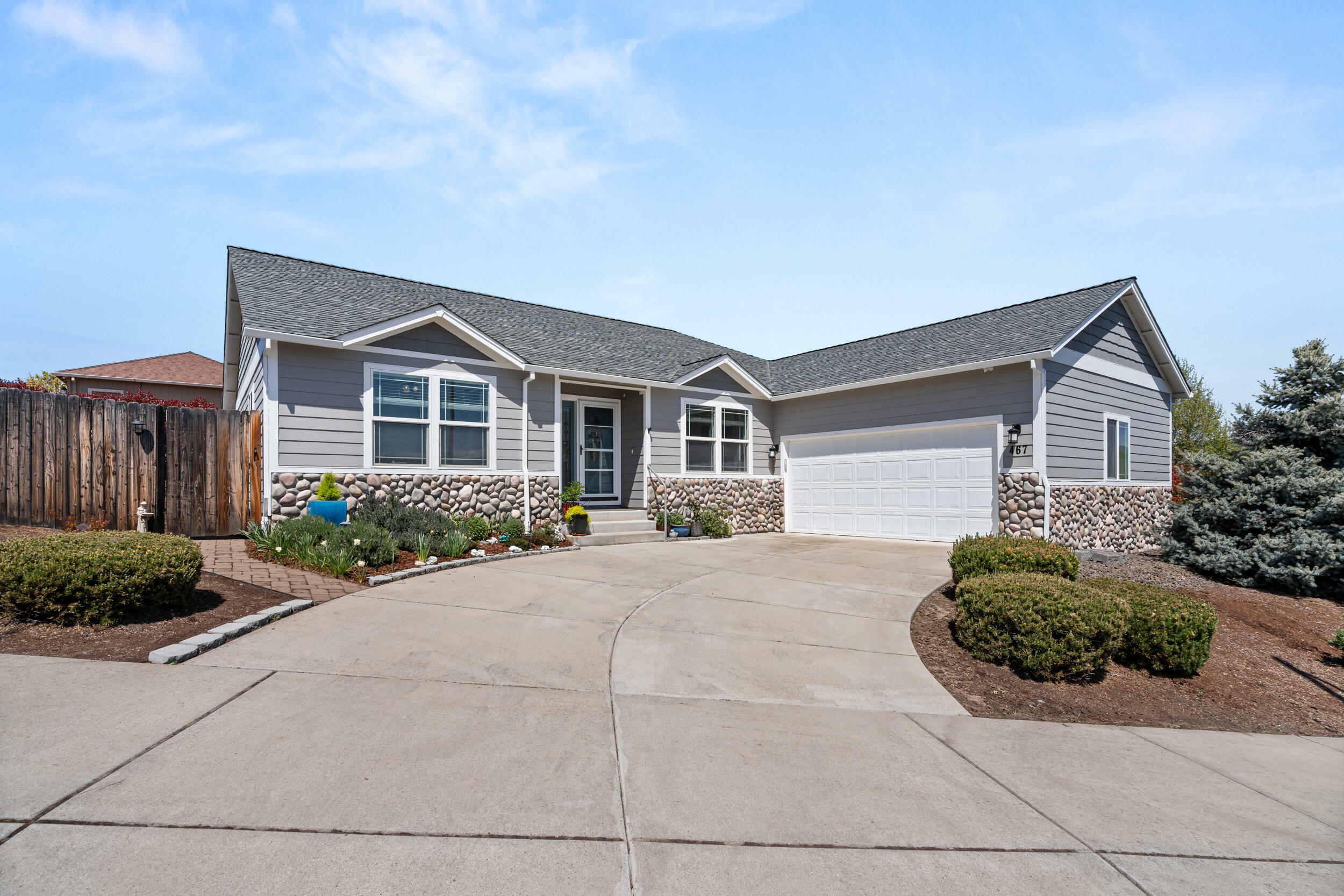 467 N Deanjou Avenue  Eagle Point OR 97524 photo