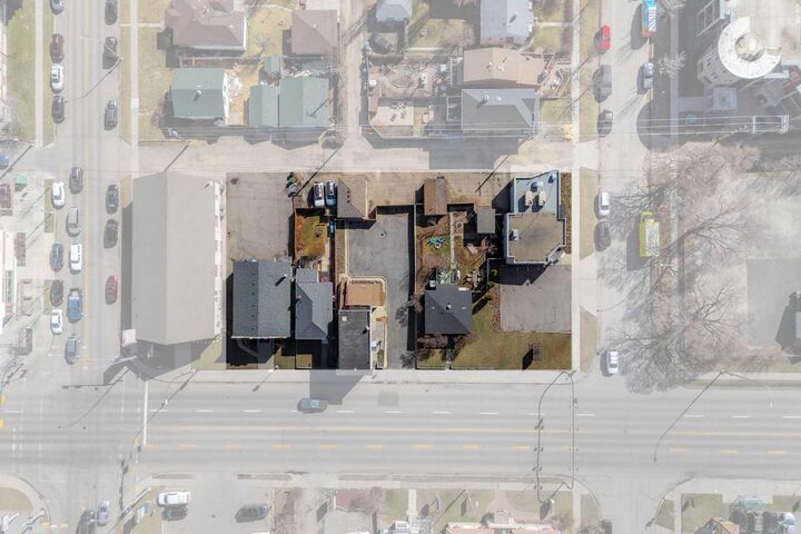 Property Photo:  2004-2018 Centre Street NE  AB T2E 2T1 