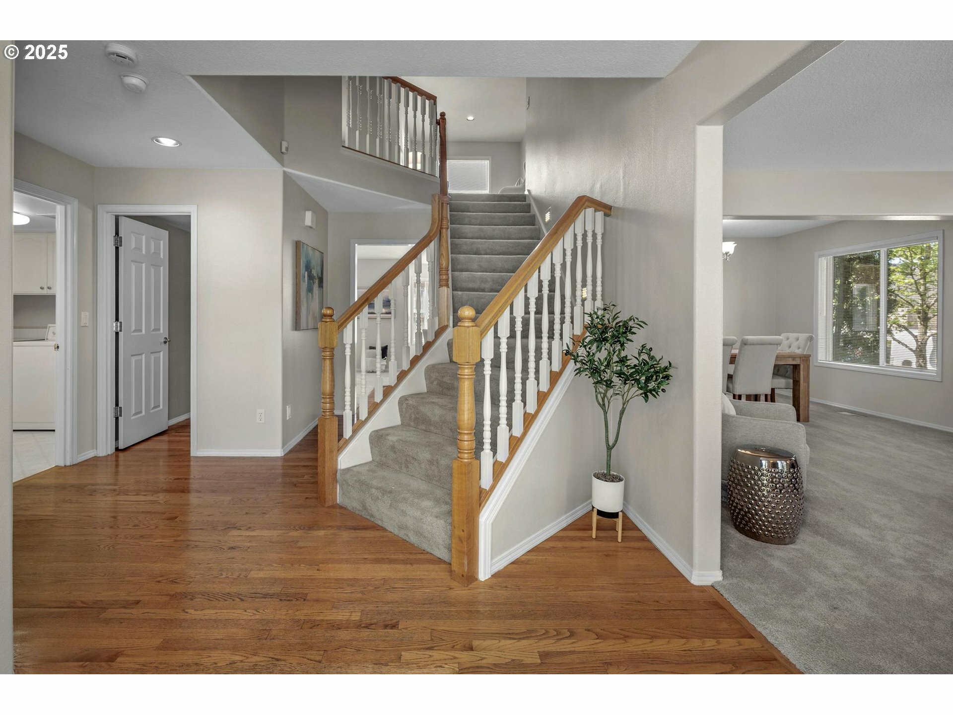 Property Photo: 305 SW 169th Pl OR 97006