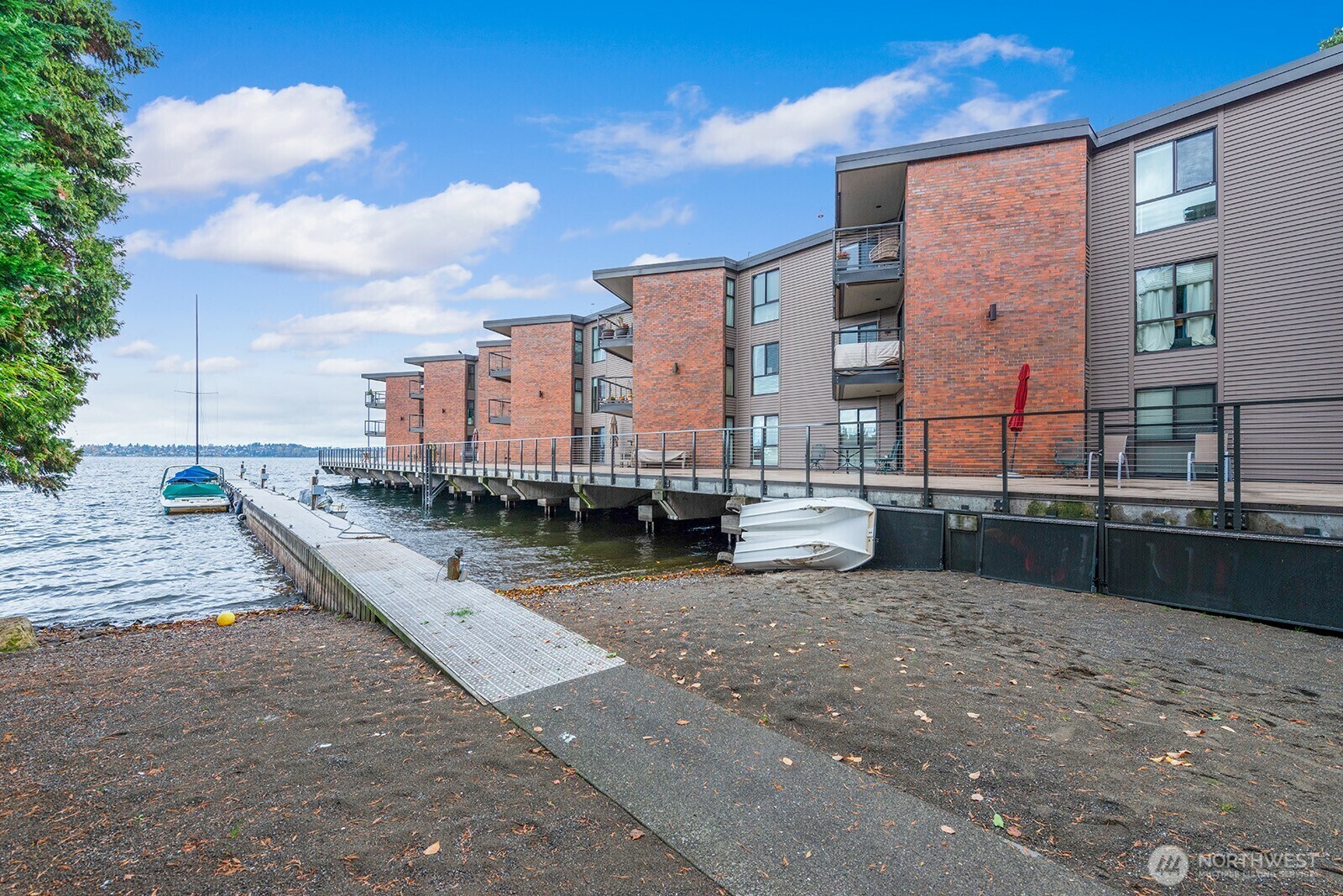 Property Photo: 5535 Lake Washington Blvd NE 102 WA 98033