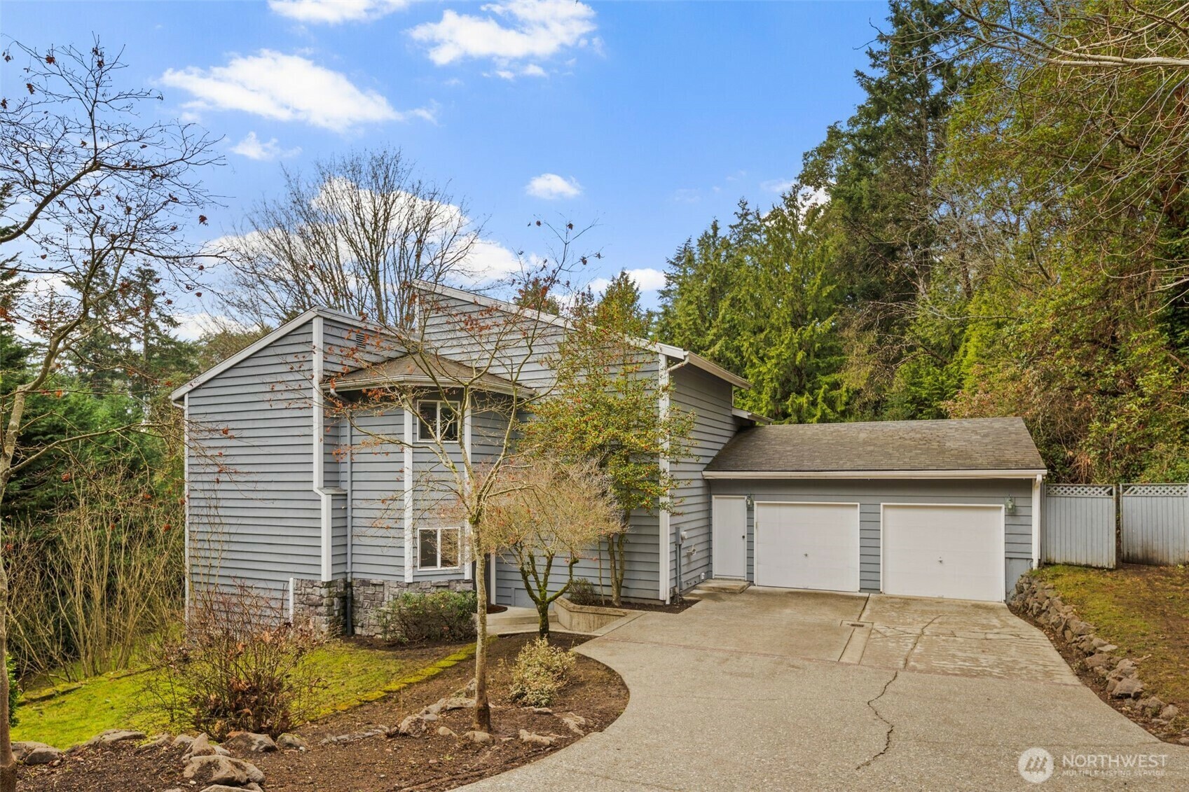 Property Photo: 2613 Pl NE 124th WA 98005