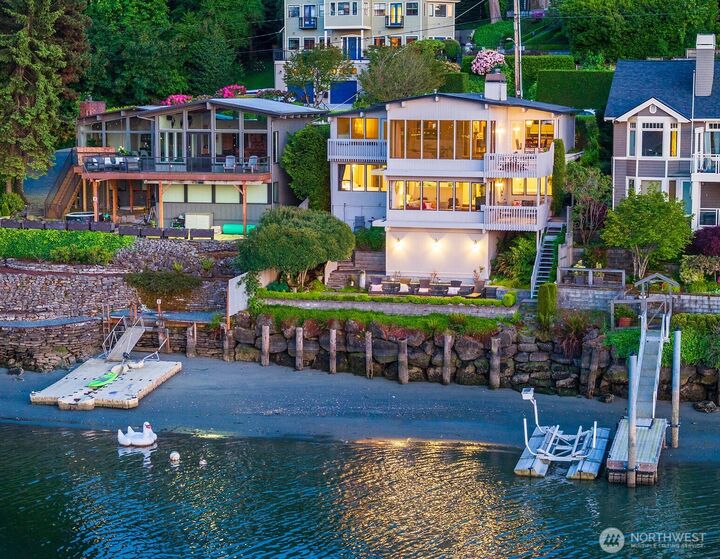 Property Photo: 3510 W Commodore Way WA 98199