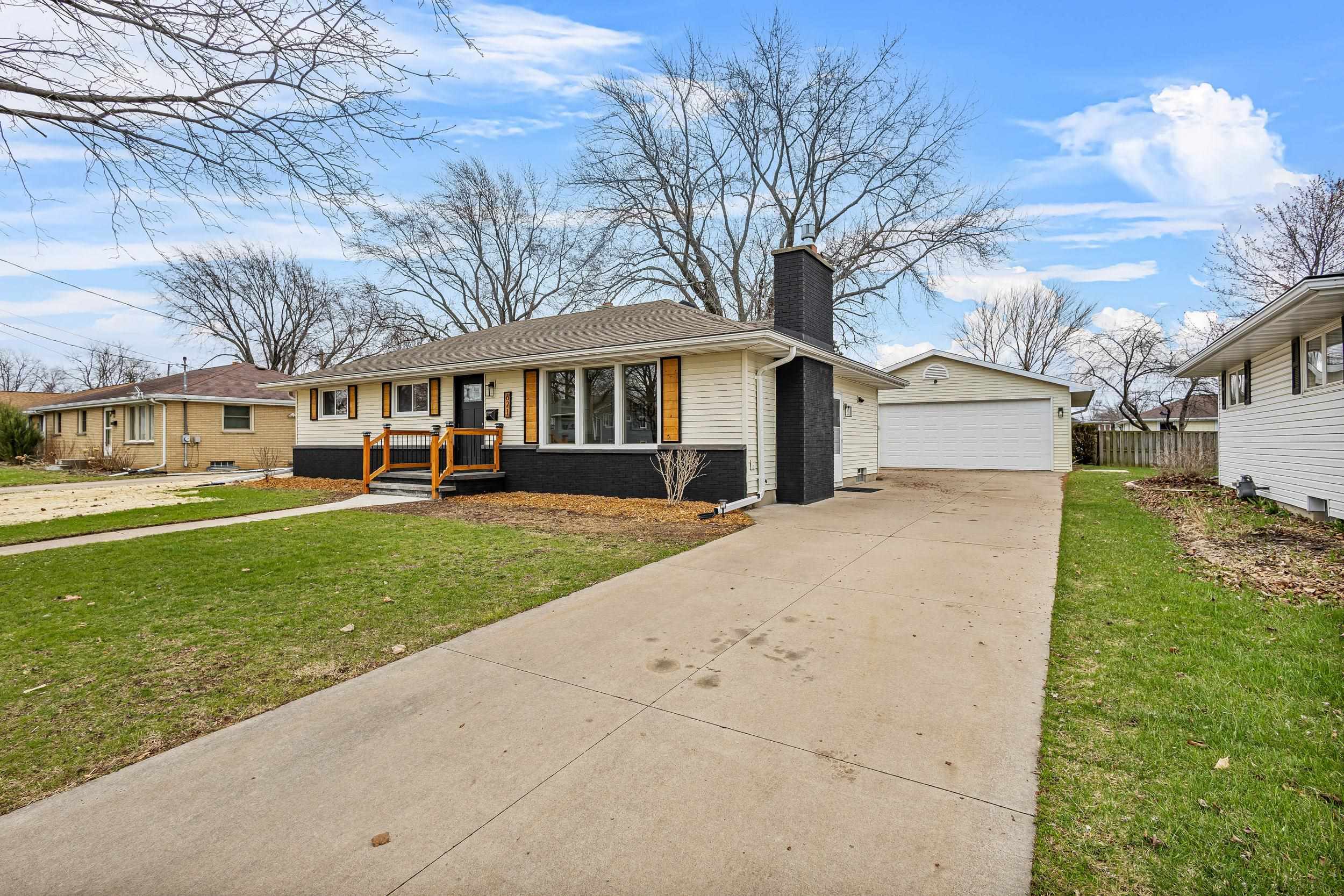 Property Photo: 621 11th Street WI 54952-1805