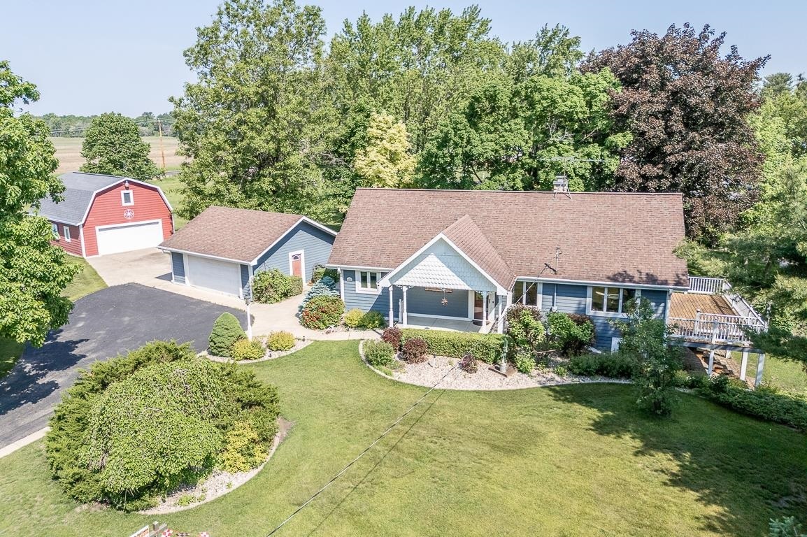 Property Photo: N132 County Road H WI 54940-9408