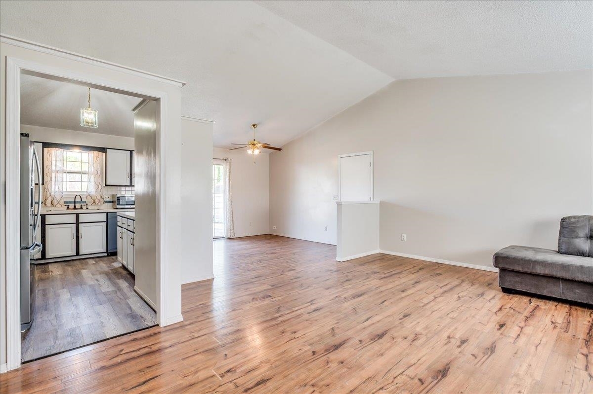 Property Photo: 846 E Karla Ct KS 67060