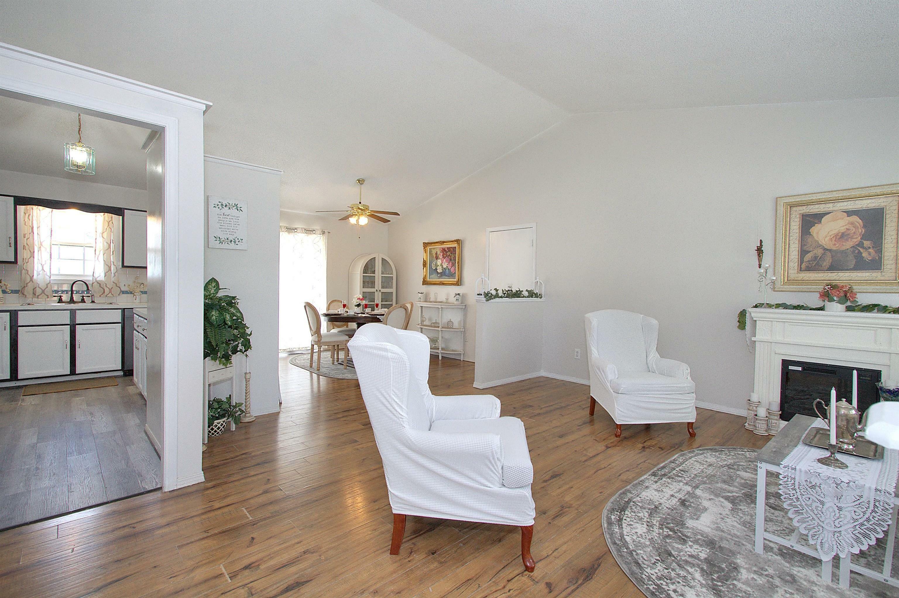 Property Photo: 846 E Karla Ct KS 67060