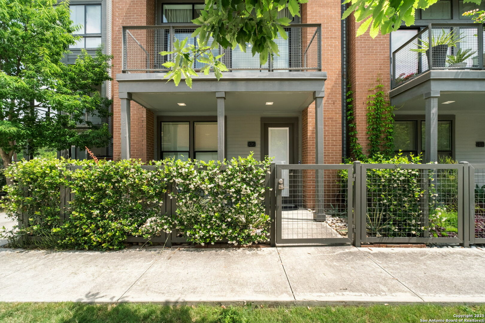 Property Photo: 1126 E Euclid TX 78212