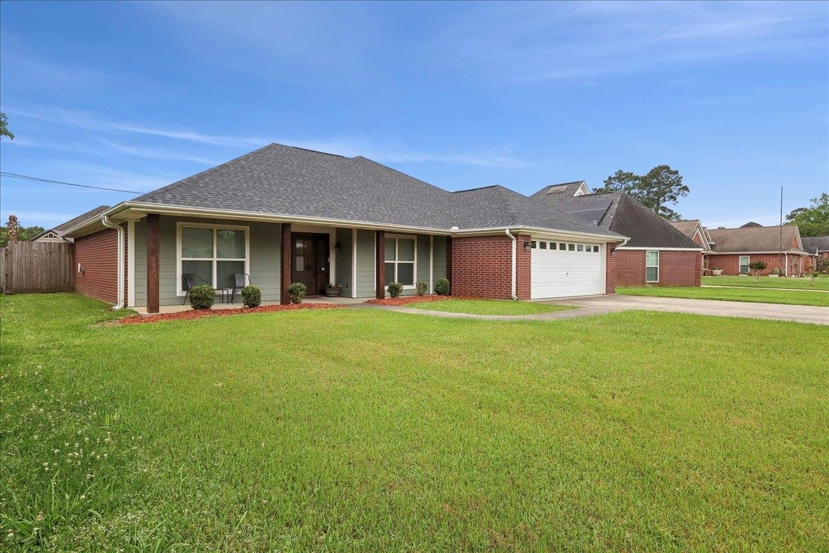 Property Photo: 865 Leitrum TX 77662