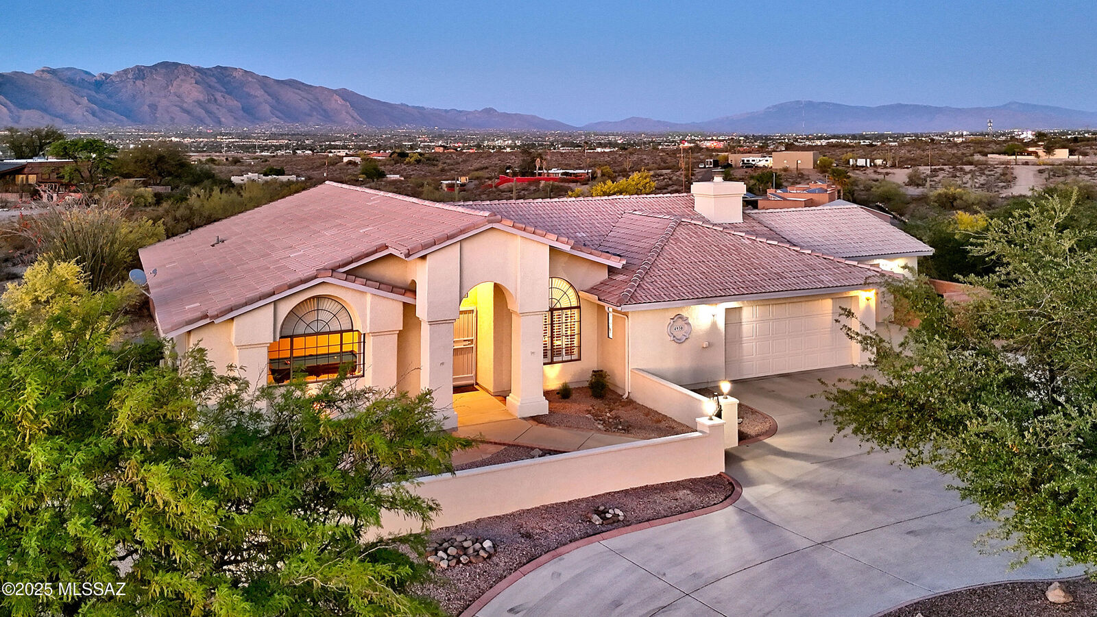 Property Photo: 4930 N Placita Aguilera AZ 85745