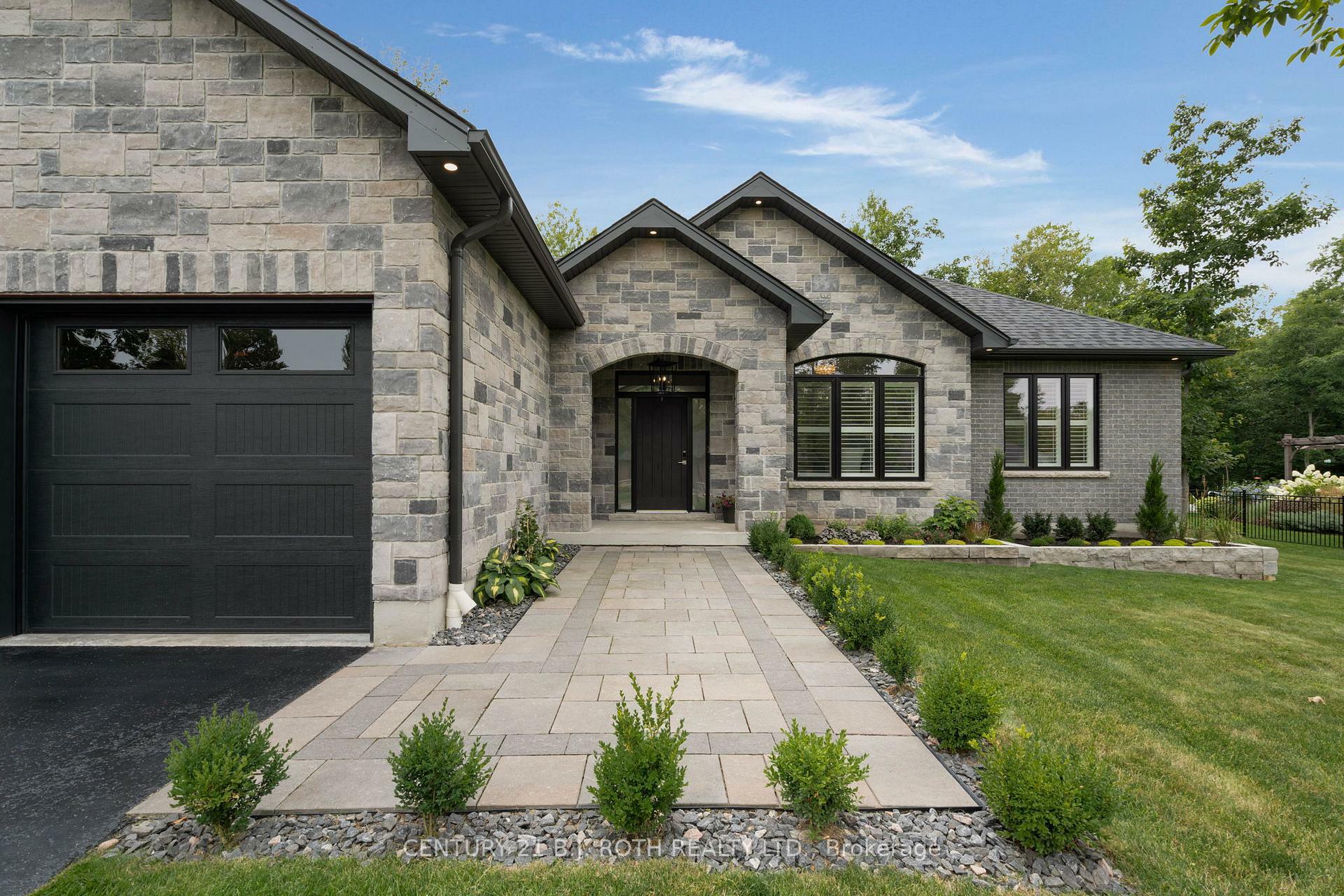Photo de la propriété: 10 Walter James Parkway ON L9X 2A6