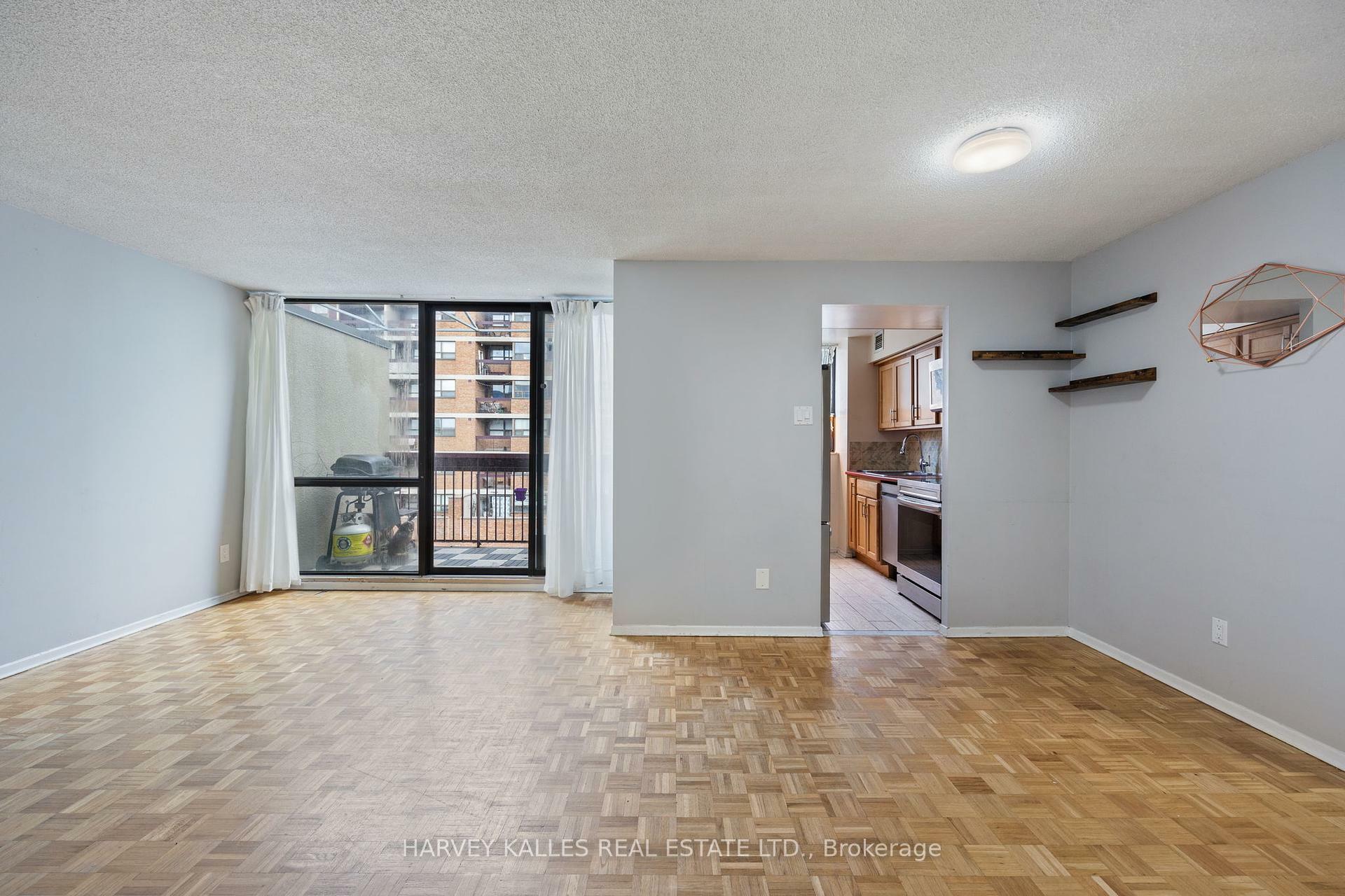 Property Photo:  89 McCaul Street 923  ON M5T 2X3 