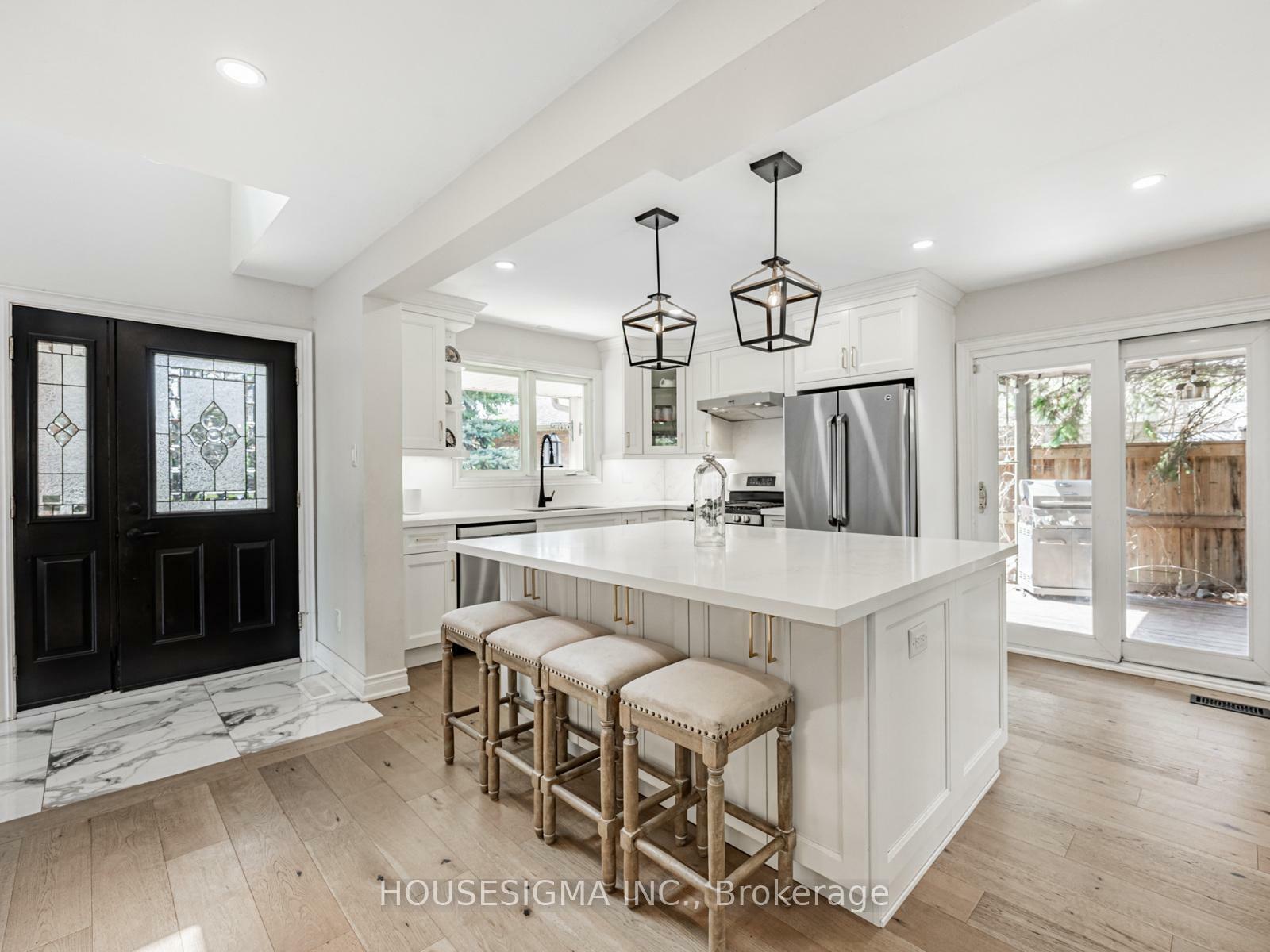 Property Photo: 10 Whitney Court ON L1P 1C6