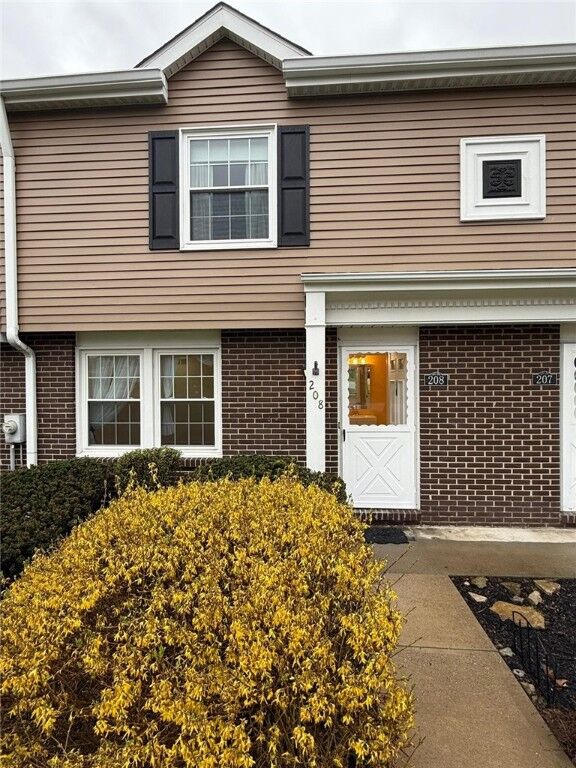 Property Photo: 208 Countryside Dr PA 15136