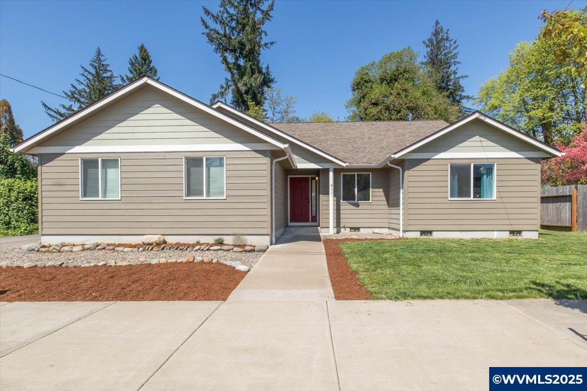 Property Photo: 211 SW Broadway St OR 97360