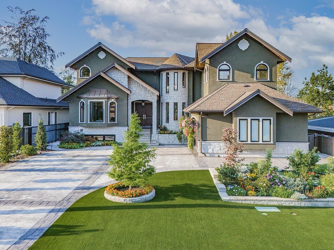 Property Photo: 1213 Cottonwood Avenue BC V3J 2T4