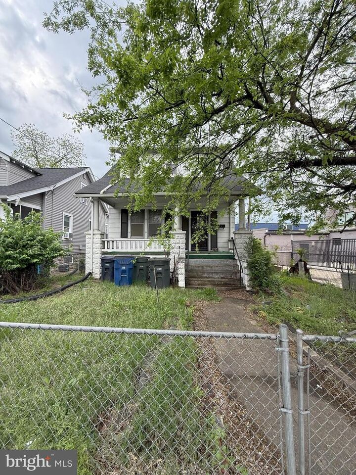 Property Photo:  1622 Eastern Avenue NE  DC 20019 