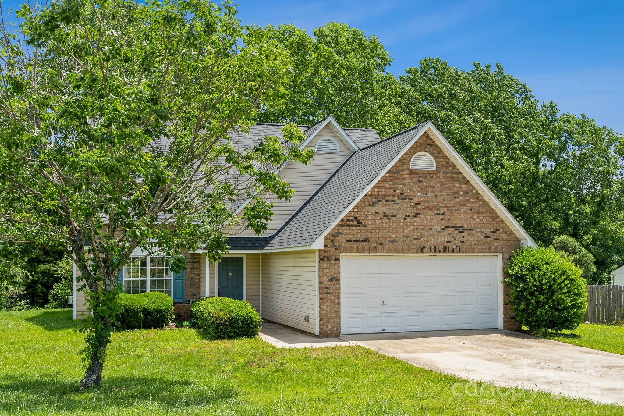 Property Photo: 3038 Twin Peaks Court NC 28110
