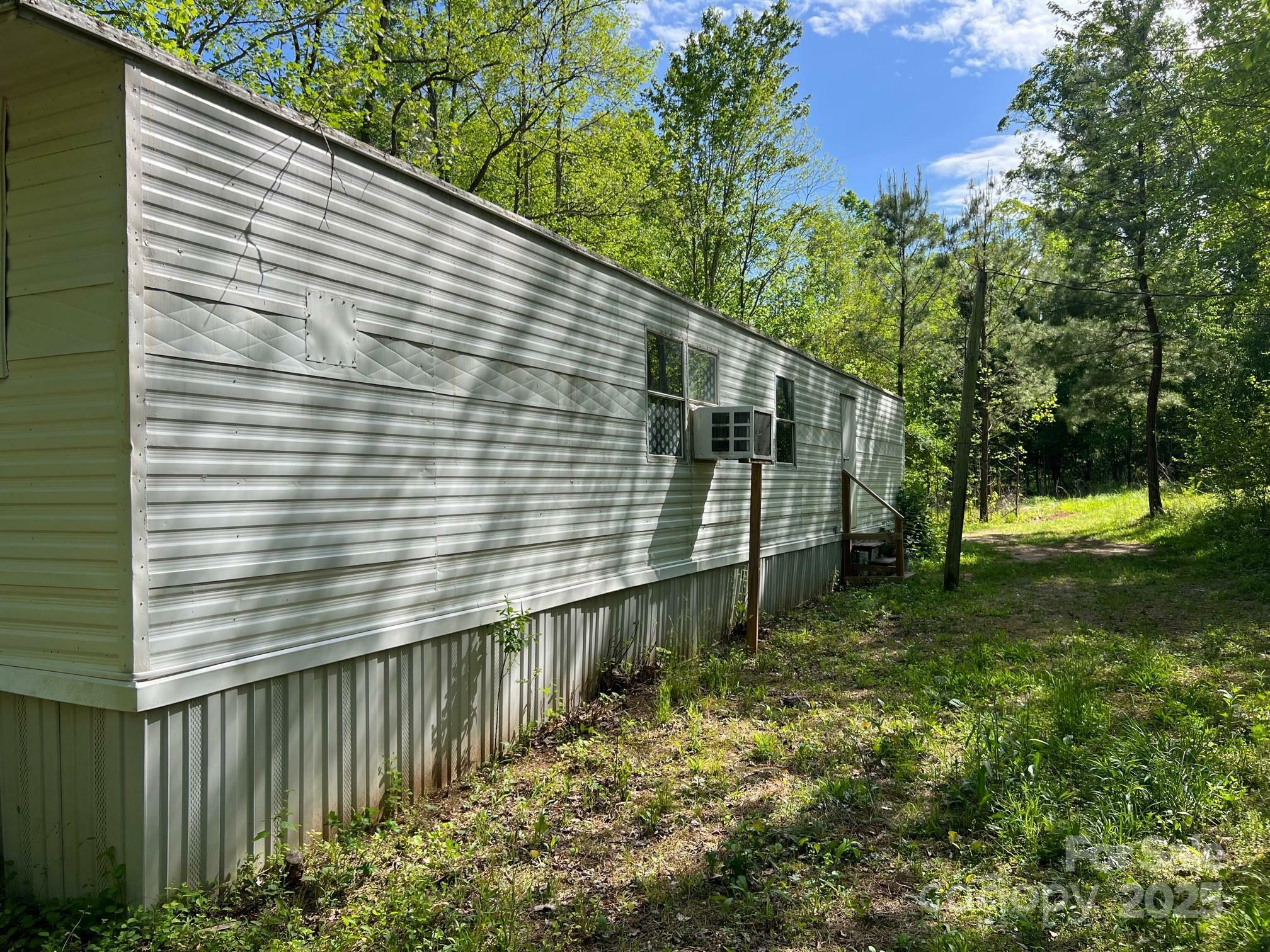 Property Photo: 1040 Pea Patch Lane NC 28655