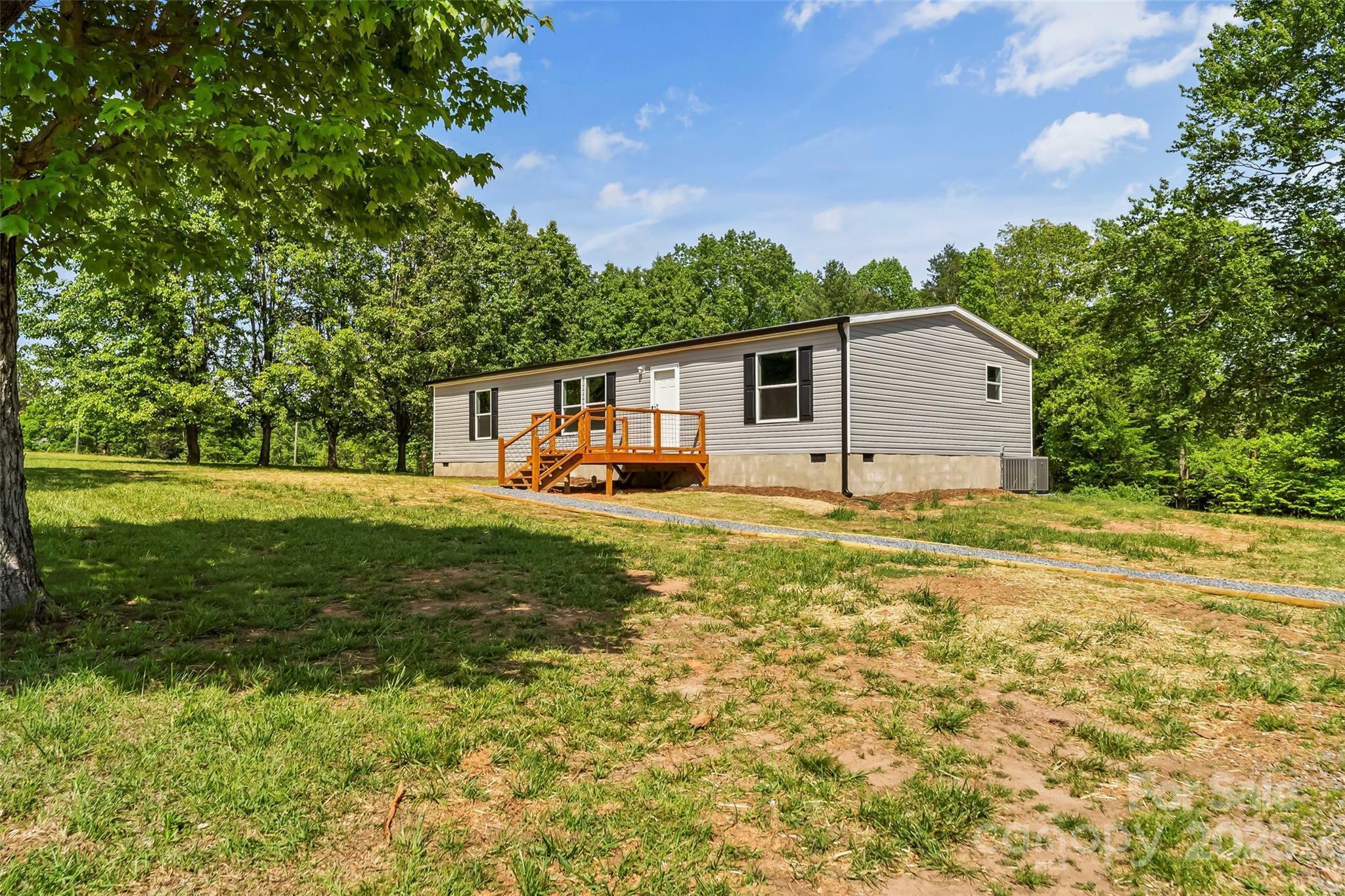 Property Photo: 808 Vine Arden Road NC 28655