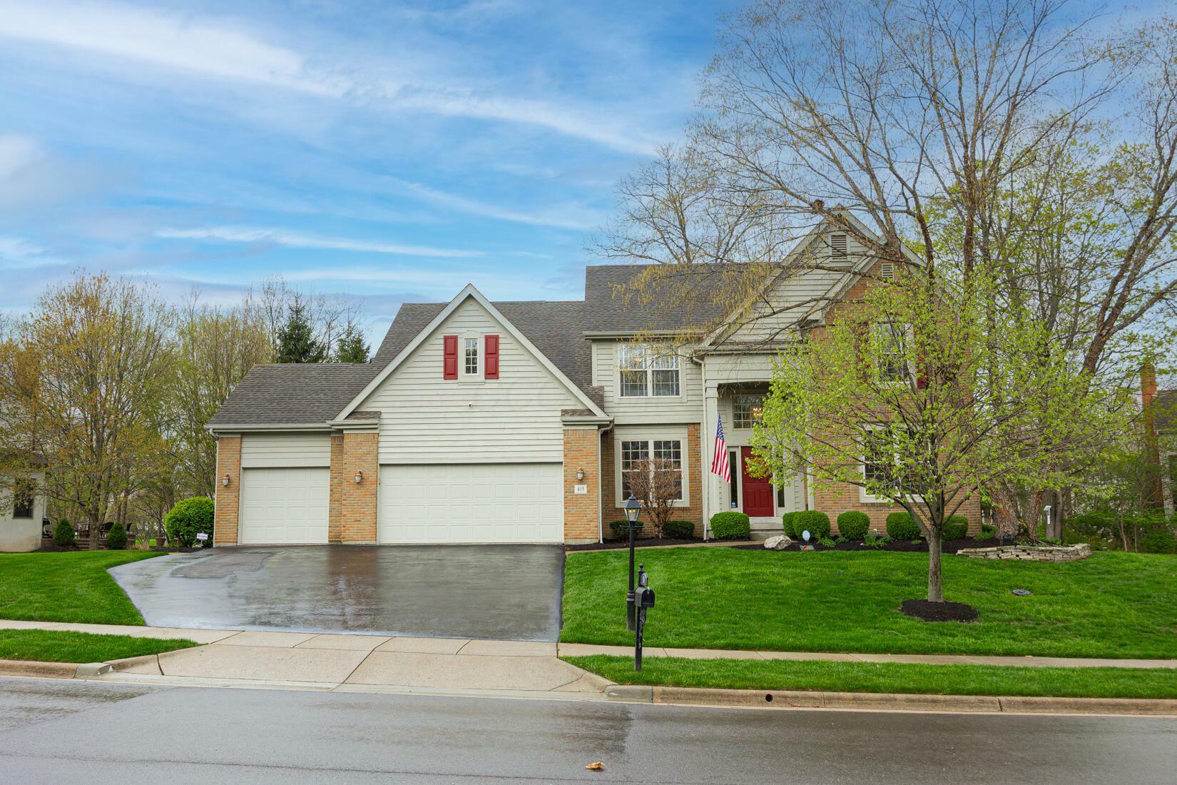 Property Photo: 413 Ashmoore E Circle OH 43065