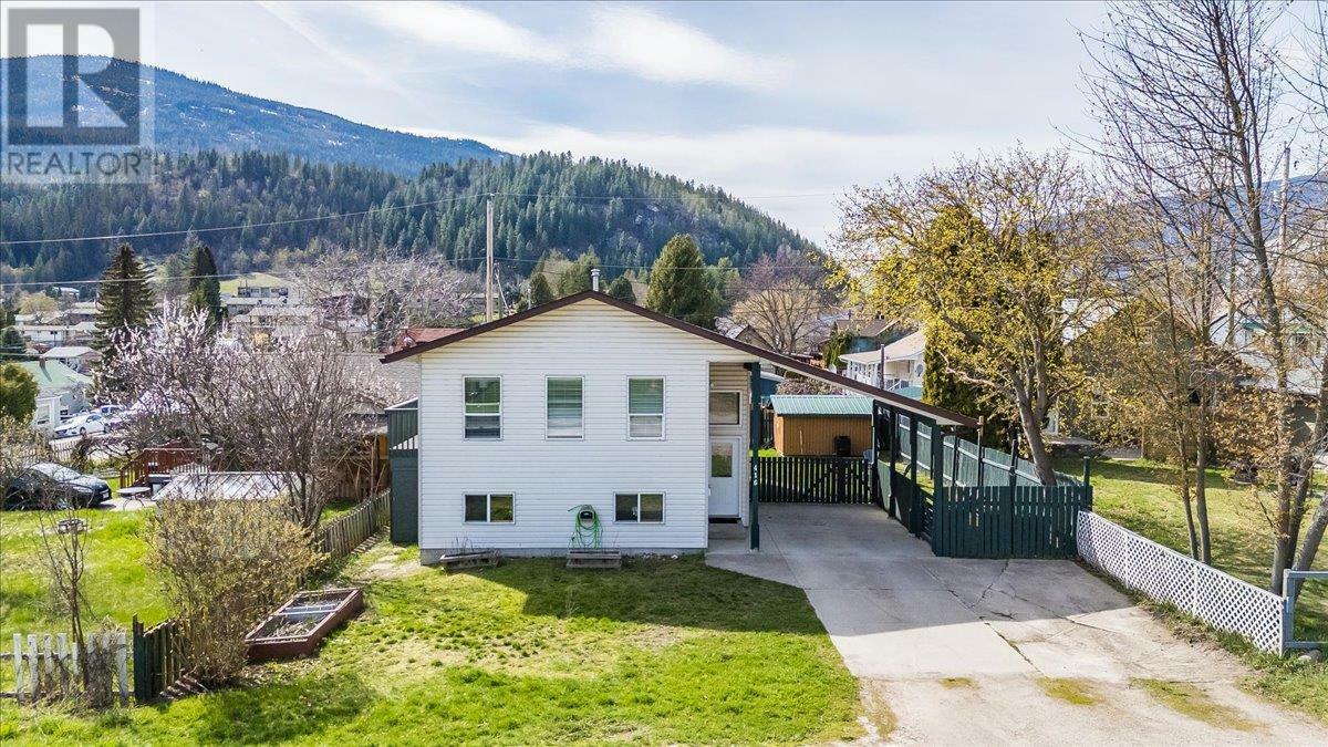 Property Photo: 416 7th Avenue BC V1N 1R2