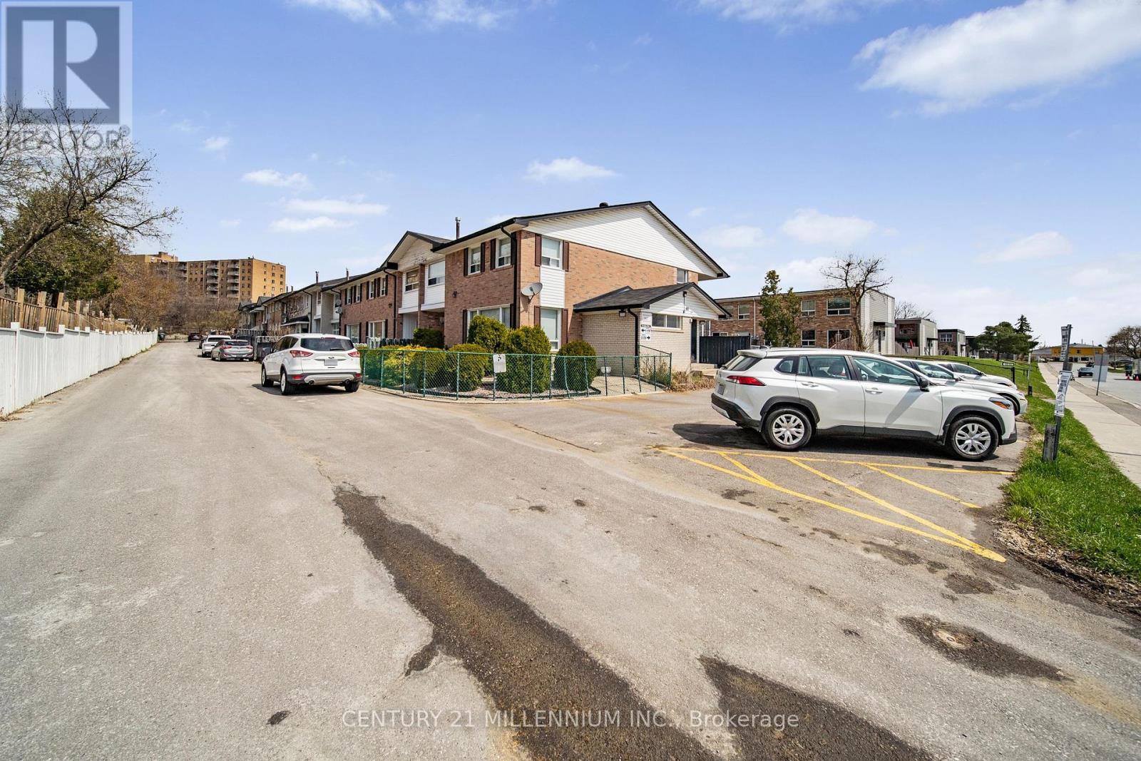 Property Photo:  61 Ardglen Drive 19  ON L6W 1V1 