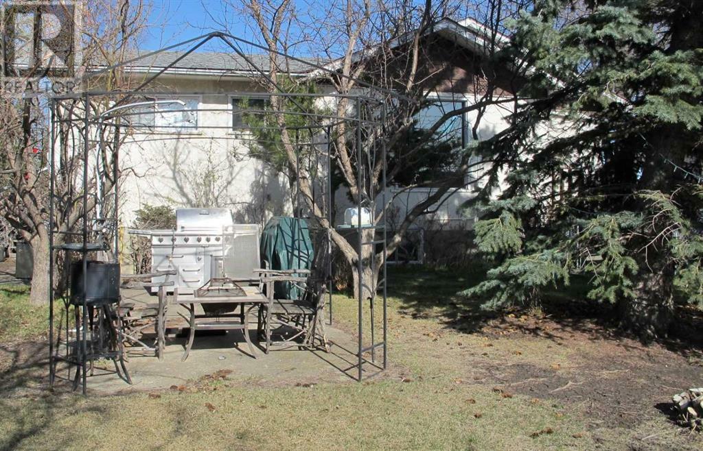 Property Photo: 616 Riverview Place AB T0L 1H0