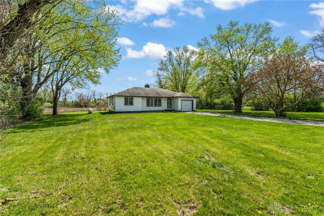 Property Photo: 8120 Little Richmond Road OH 45426