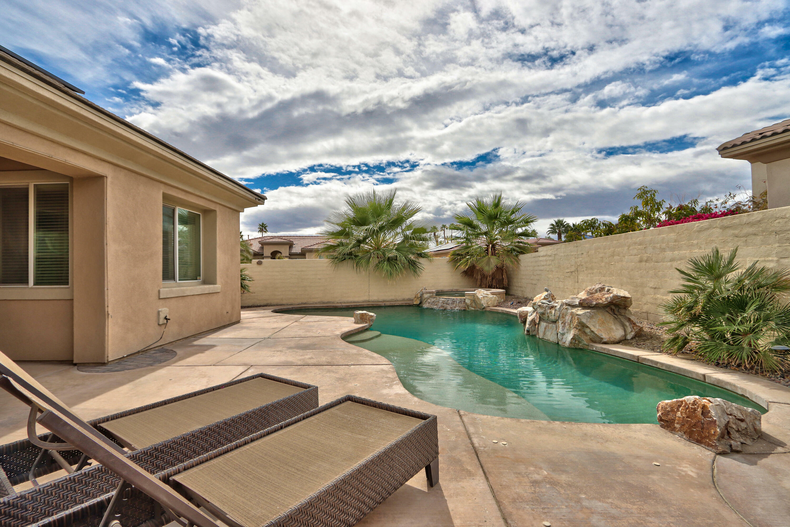 Property Photo: 153 Merano Way CA 92211