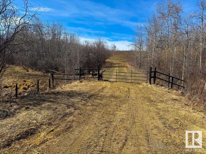 38 20212 Twp Road 510  Rural Strathcona County AB T8G 1E4 photo