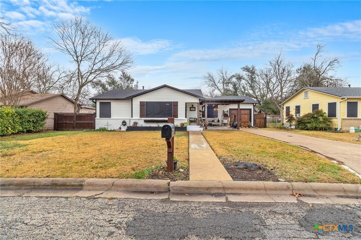Property Photo: 1011 Gilmore Street TX 76574