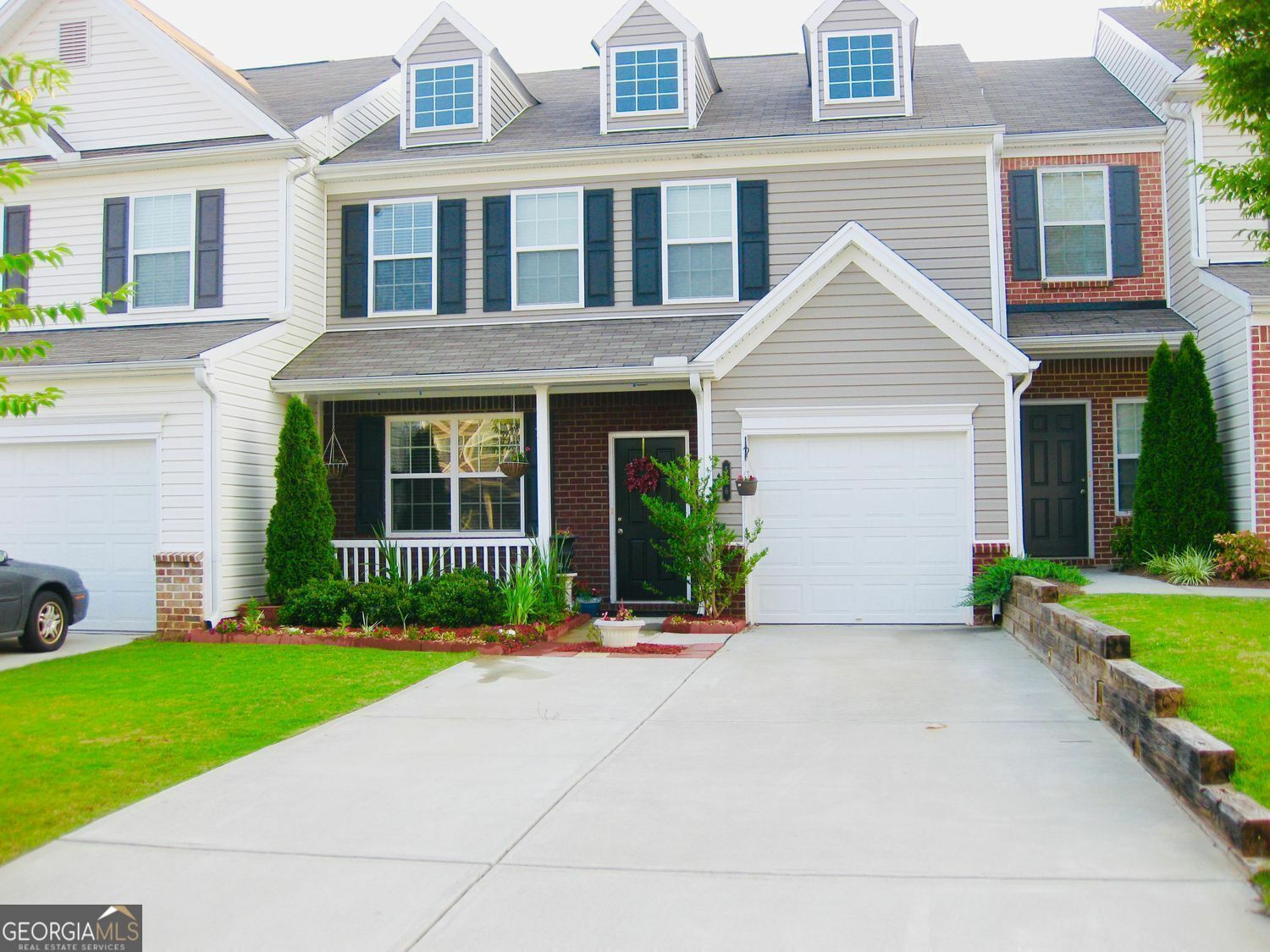 Property Photo: 556 Windstone Trail GA 30004