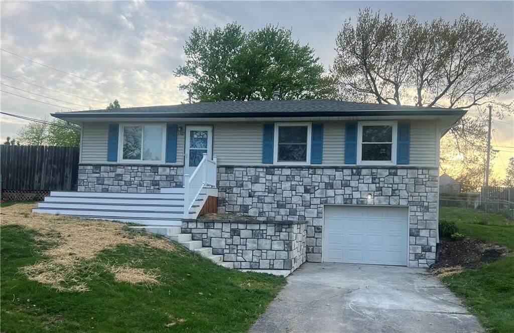 Property Photo:  1102 S 4th Terrace  MO 64485 