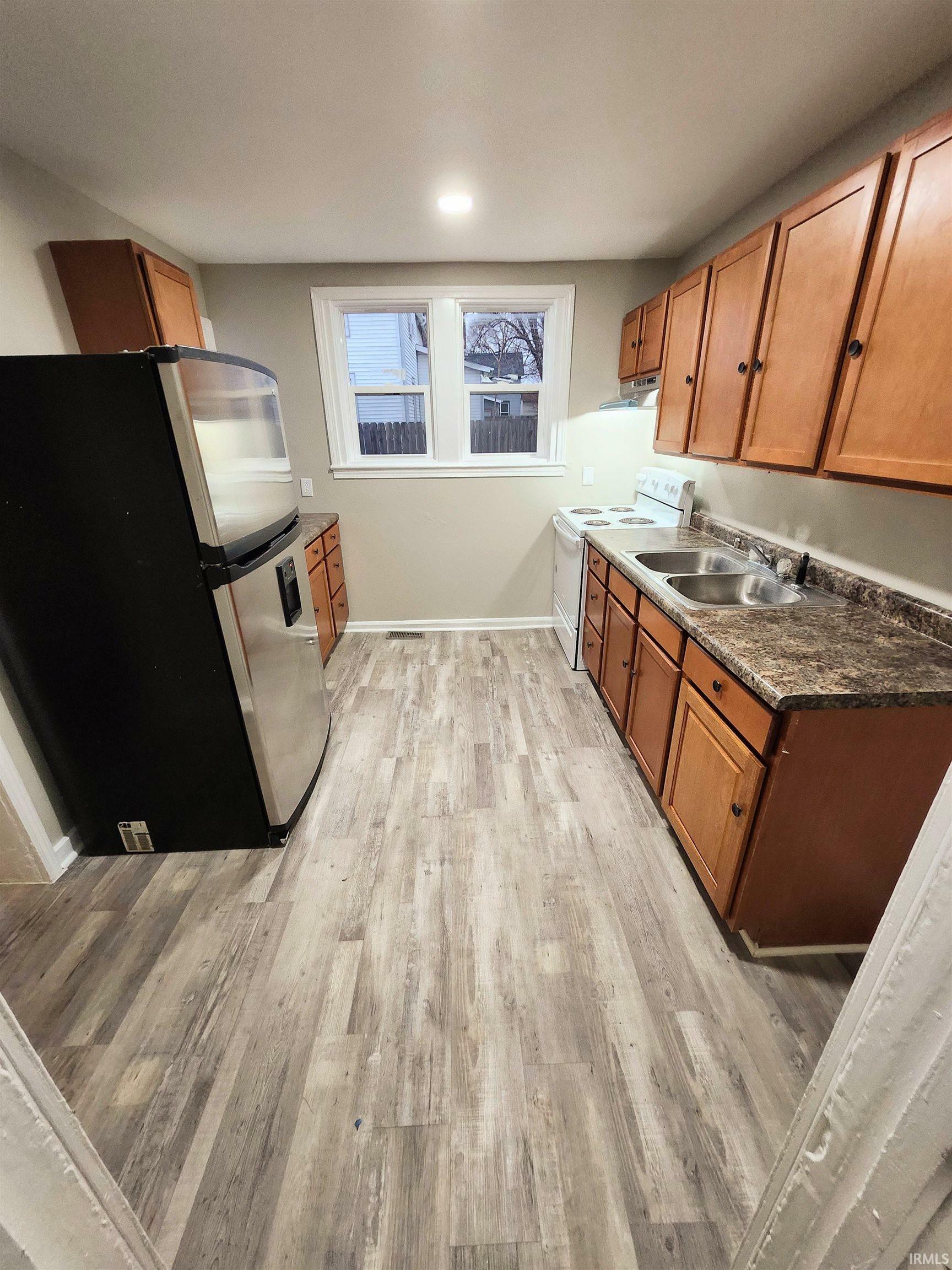 Property Photo: 713 E Franklin Street IN 46750-2835